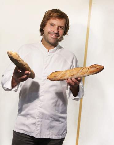 Gontran Cherrier avec des baguettes classiques